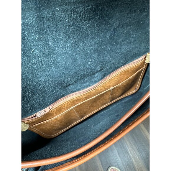 Elegant Black and Tan Leather Crossbody Bag - Picture 14 of 16